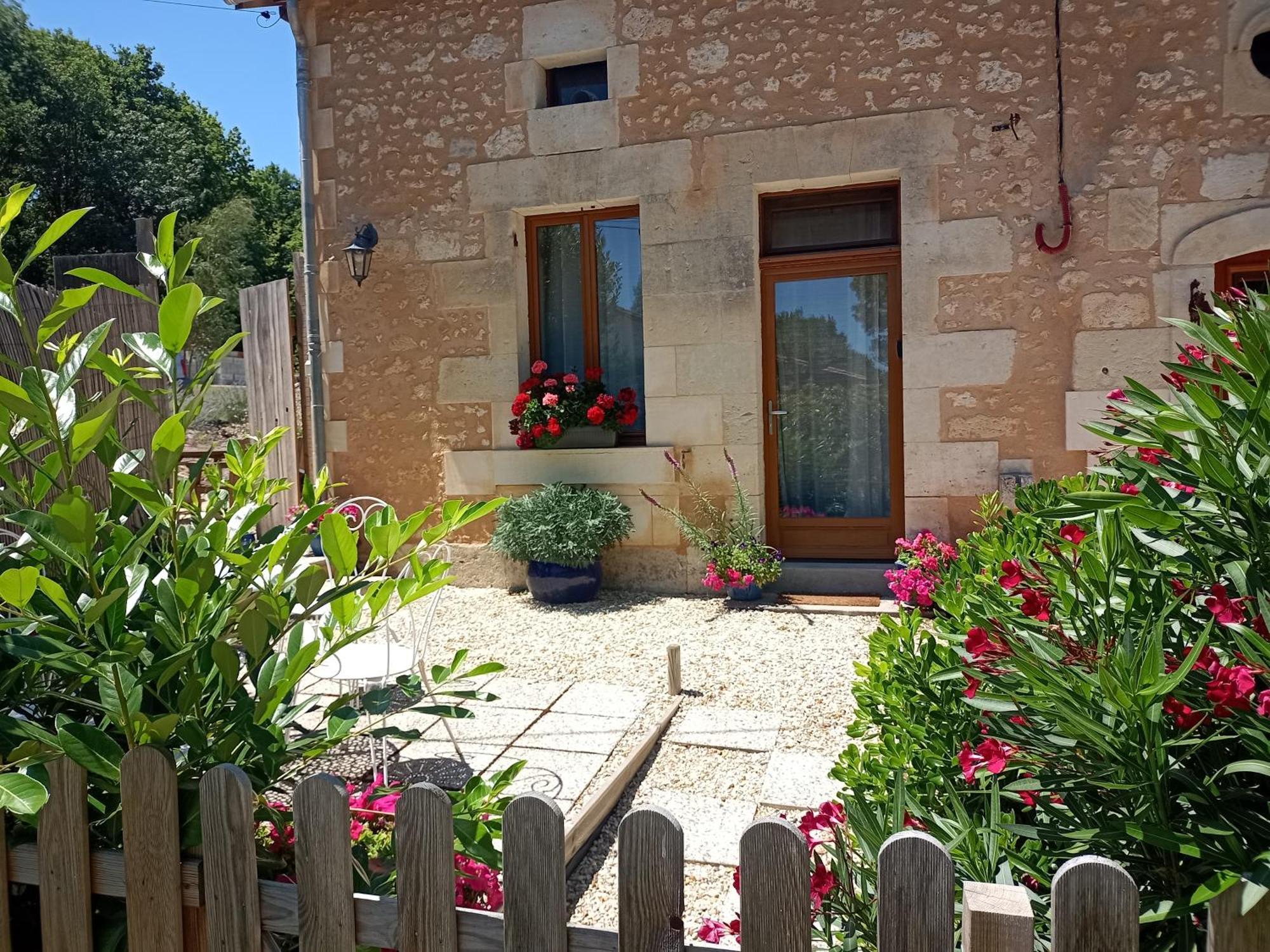 La Vieille Grange - Saint-Privat-Des-Pres Bed & Breakfast Bagian luar foto